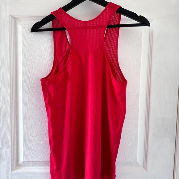Women UA Tech Tank - Picture 2 of 3